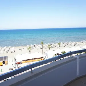 Lazuli Sea View Beachfront Ap 43 , Lárnaka Ciprus